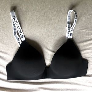 NWOT Victoria’s Secret B & W T-Shirt Bra: 32B